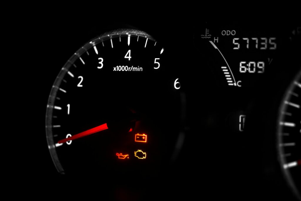 Le spie luminose dell’auto: significato e problemi