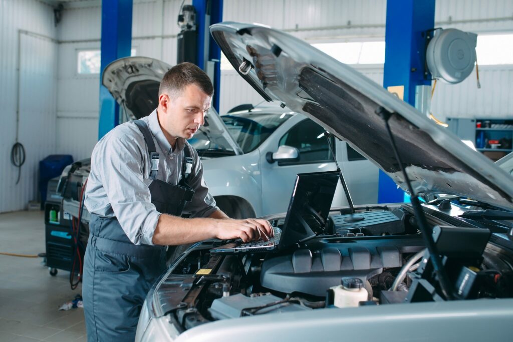 Manutenzione auto, tutti i controlli ordinari da effettuare