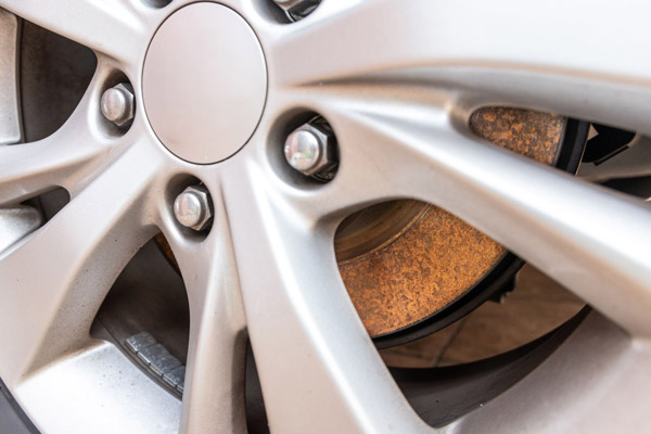 Come togliere la ruggine dai dischi freno dell’auto
